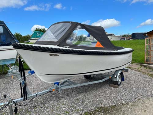 NEW MAXIMA 550 SLOOP AND TENDER