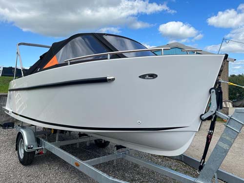 NEW MAXIMA 630 SLOOP AND TENDER